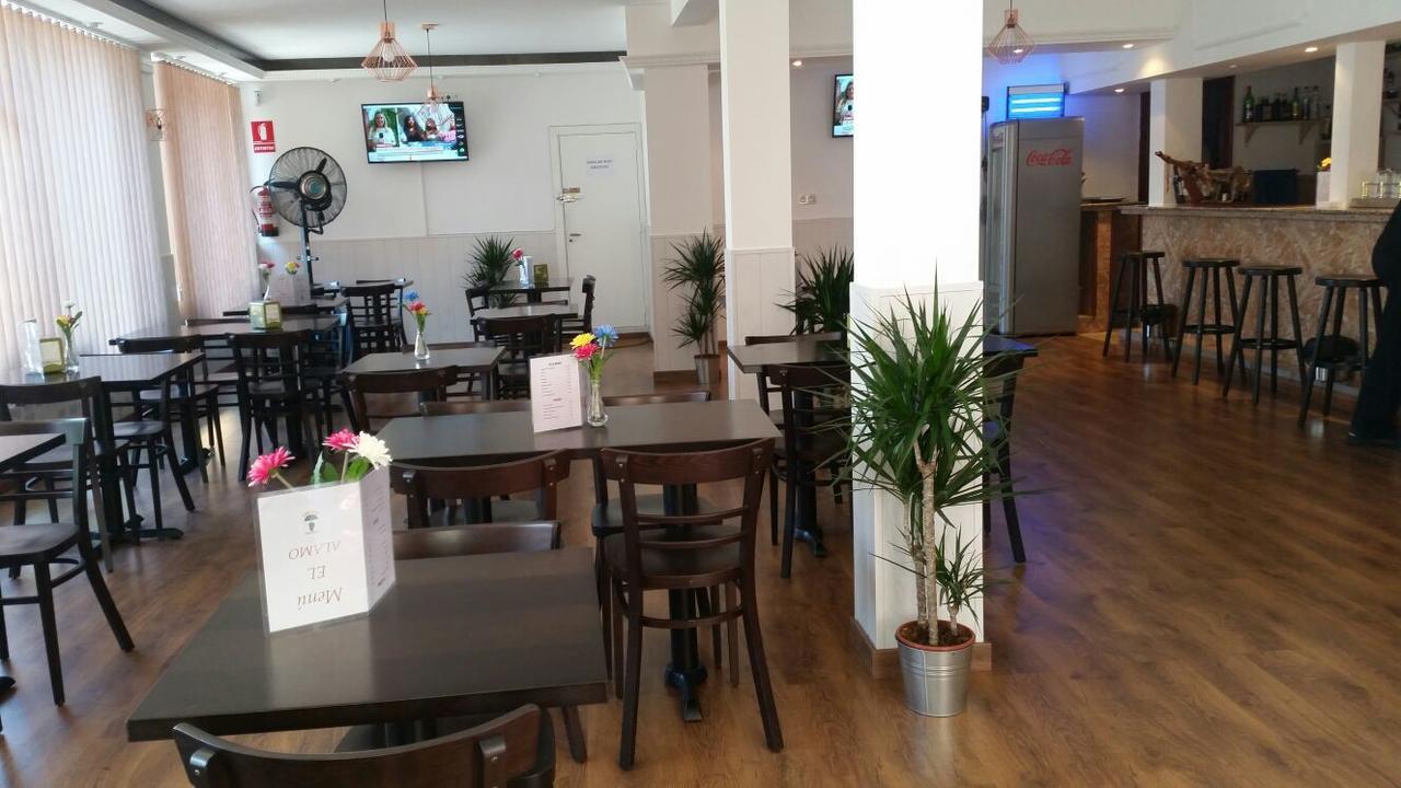 Hotel Restaurante El Alamo ภายนอก รูปภาพ
